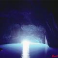 La grotte de Fokiali illuminée